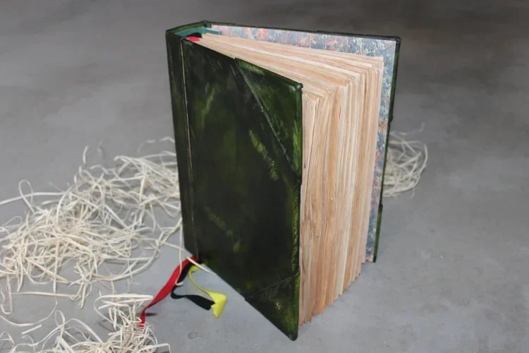 DELUXE Charmed BOOK OF SHADOWS